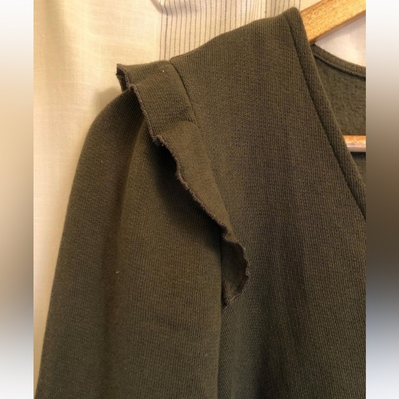 nine west NWT olive green t-shirt dress with ruffled shoulders - Picture 4 of 5